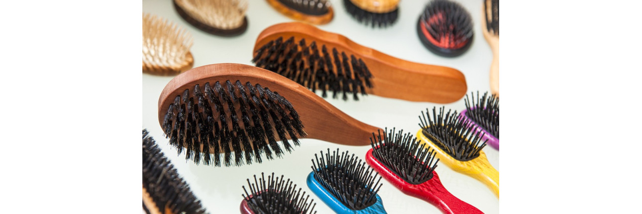 Péče o kartáče na vlasy, které jsou vyrobeny ze dřeva