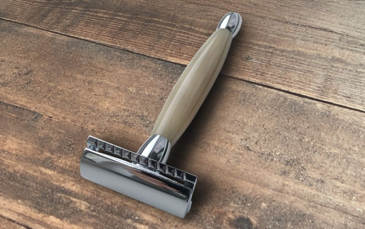 Exkluzivní holicí strojek MERKUR Solingen 27 001 z buvolího rohu